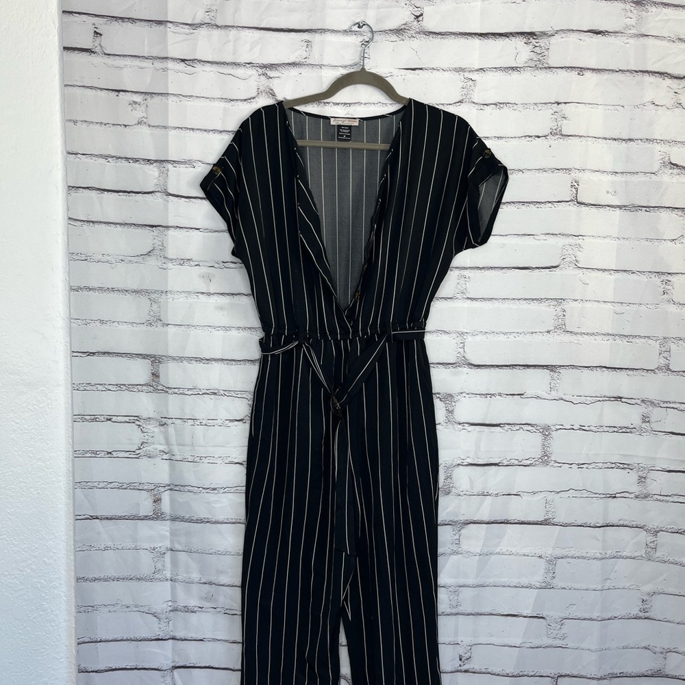 Ivory Love Pinstripe Wide Leg Romper Jumpsuit Women’s Medium Black White Belted